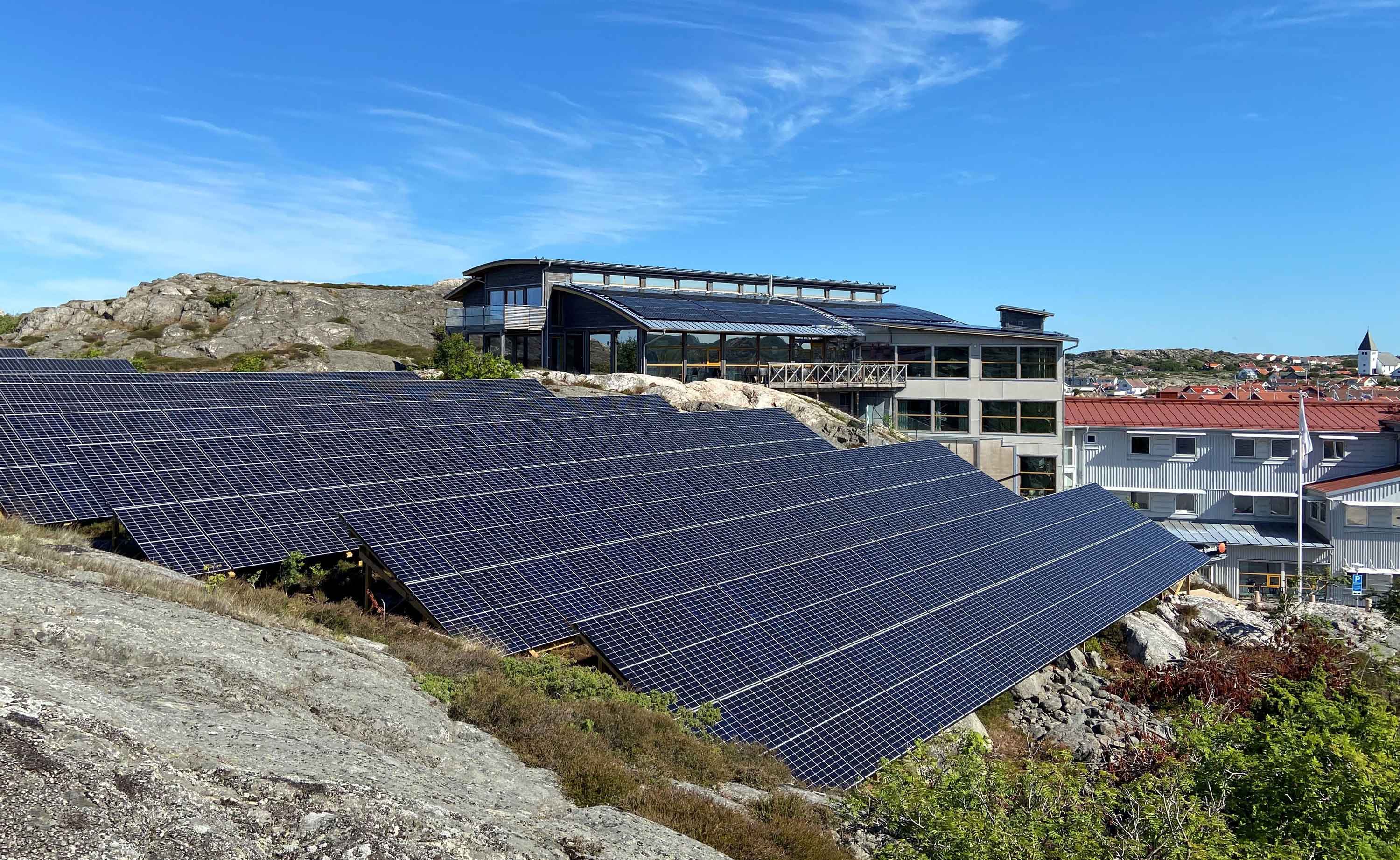 Solceller utanför banken i Skärhamn