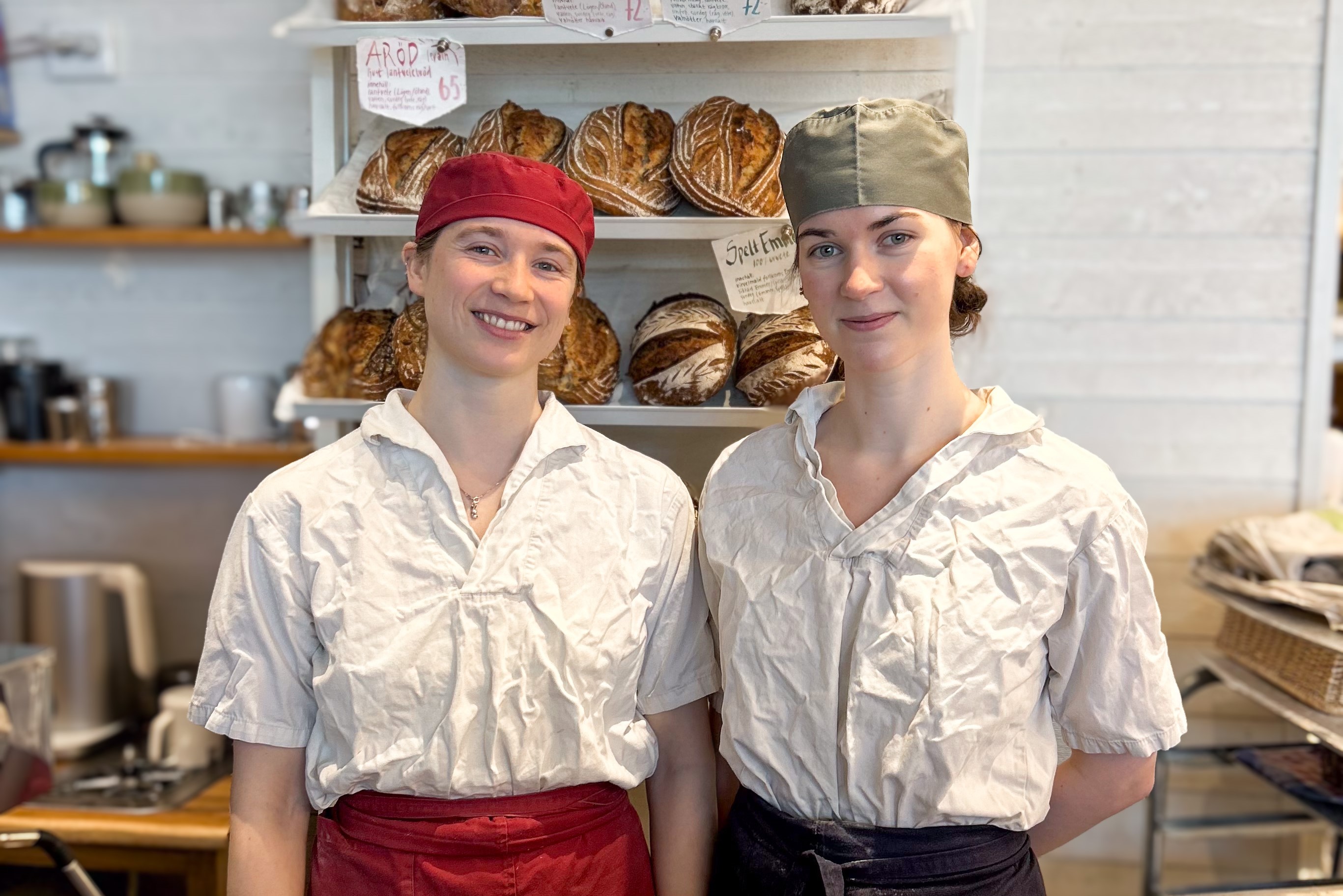 två unga, kvinnliga entreprenörer