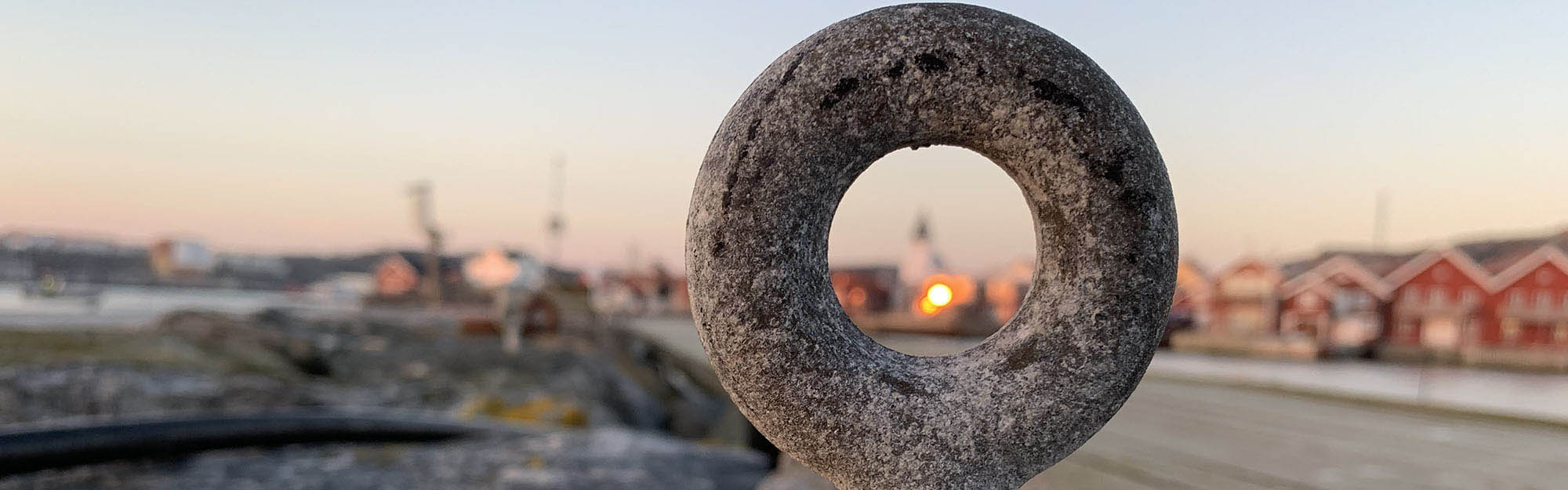 Skärhamn genom kikhål